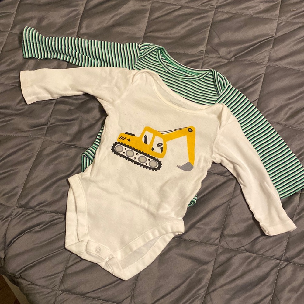 (2) Long sleeves bodysuits | size 3-6 months - Picture 1 of 3